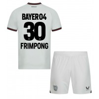 Bayer Leverkusen Jeremie Frimpong #30 Bortatröja Barn 2023-24 Kortärmad (+ Korta byxor)